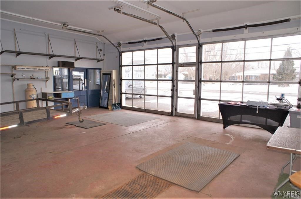 Garage, Interior