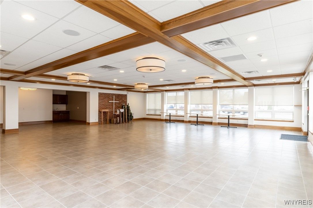 Empty room, Interior, Recessed Lighting, Wooden Beams
