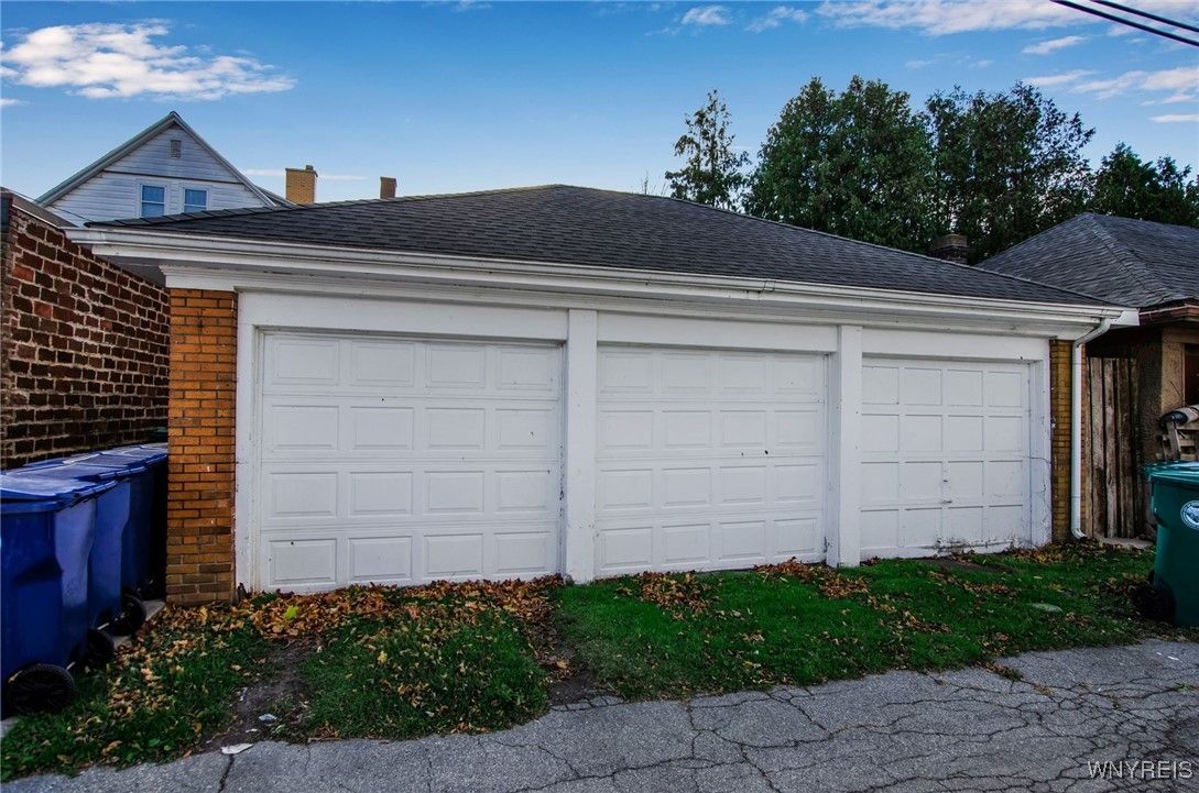 Detached Garage, Exterior