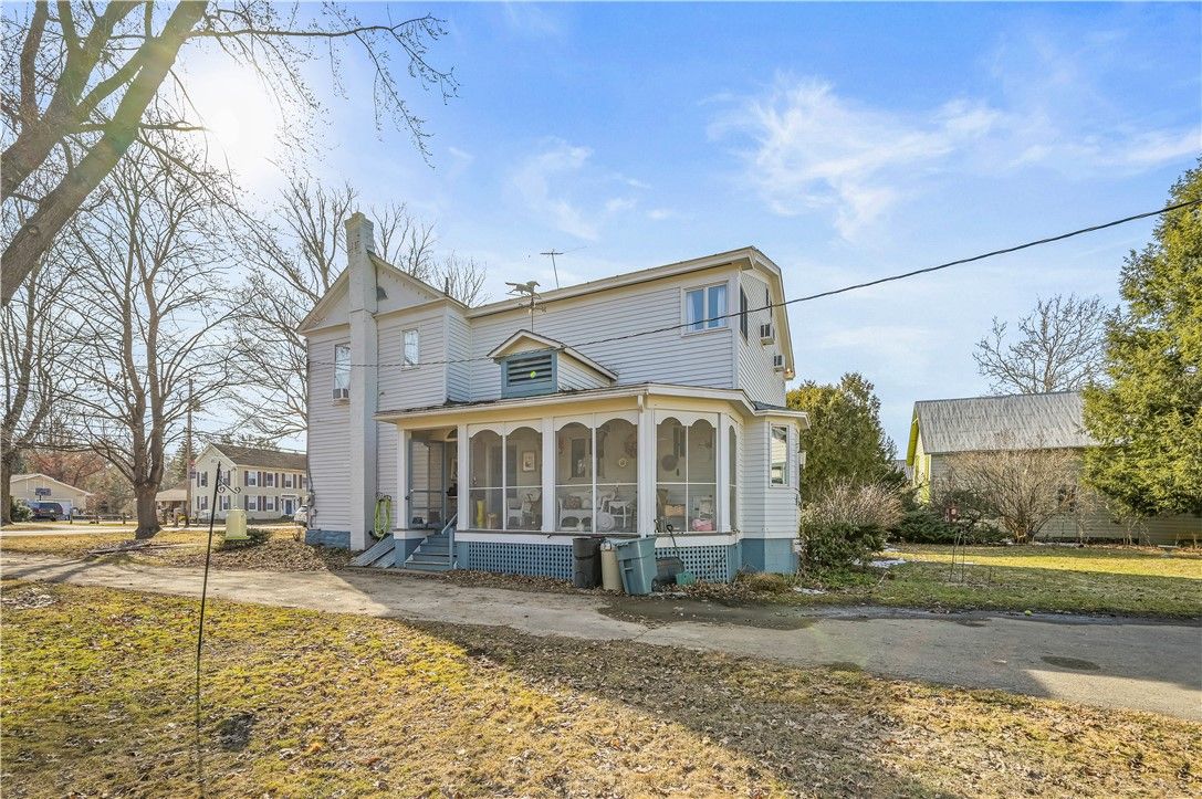 Backyard, Exterior, Facade, Queen Anne Victorian
