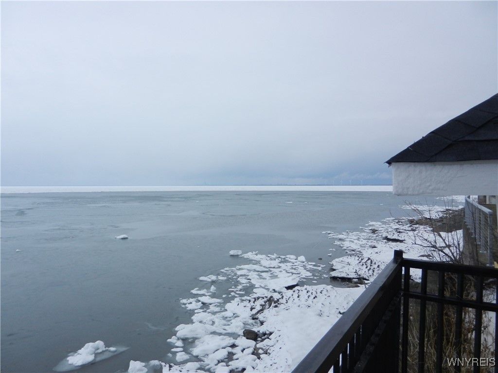 Exterior, Lake