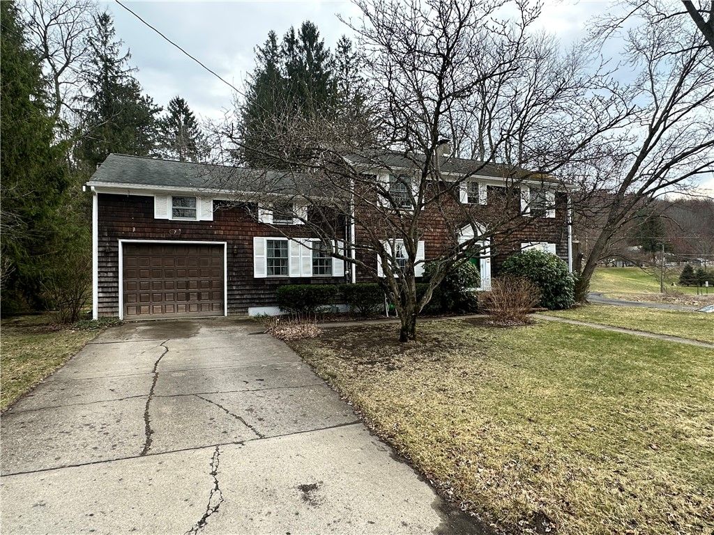 Attached, Exterior, Facade, Brick Facade, Georgian
