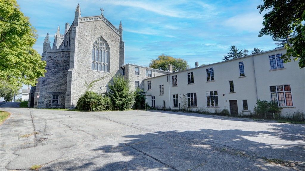 Exterior, Facade, Brick Facade, Georgian