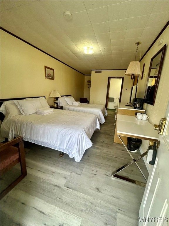 Bedroom, Interior, Pendant Lights, Wood Texture Flooring