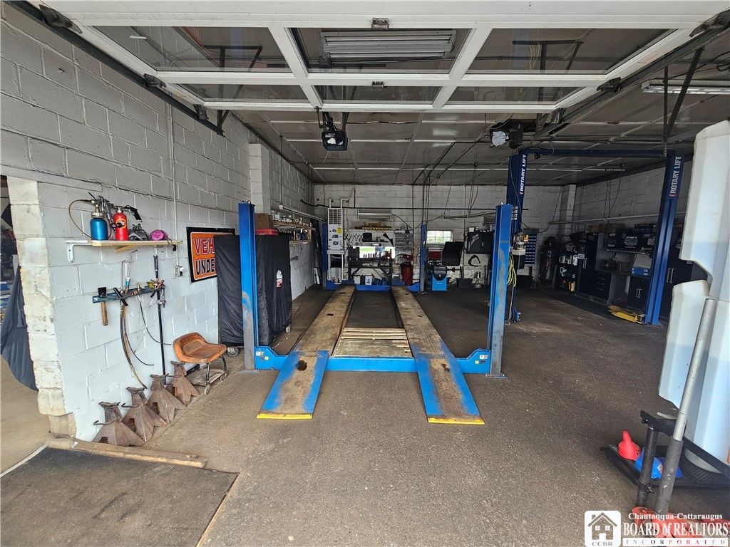Garage, Interior