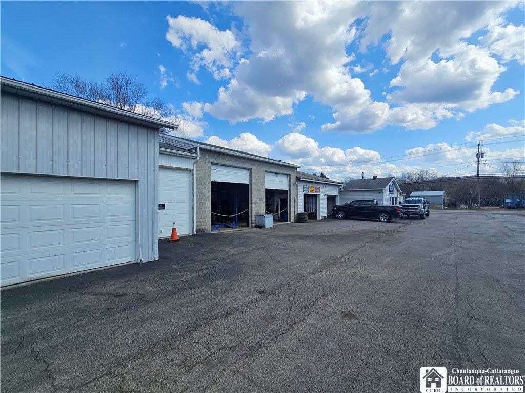 Detached Garage, Exterior