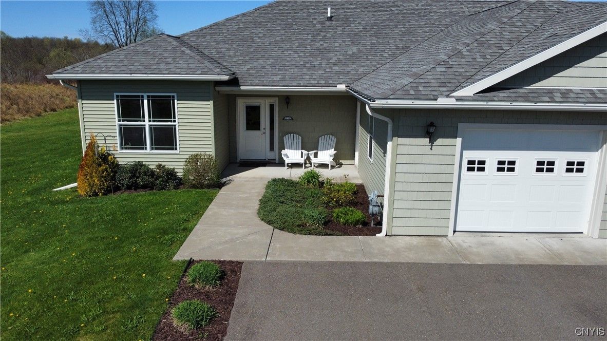 Attached, Exterior, Facade, Ranch