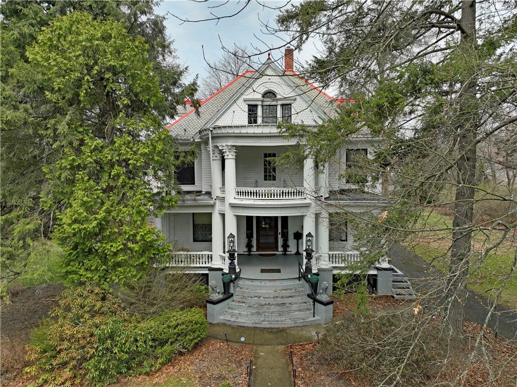 Exterior, Facade, Queen Anne Victorian