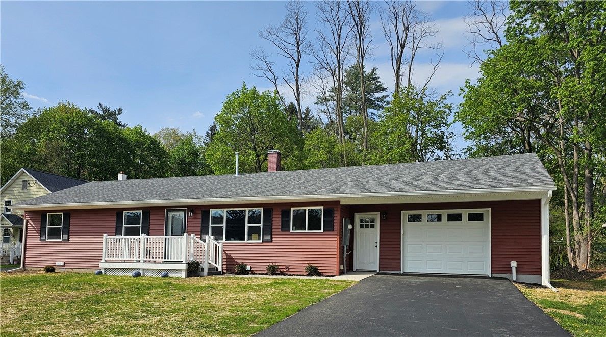 Attached, Exterior, Facade, Cape Cod