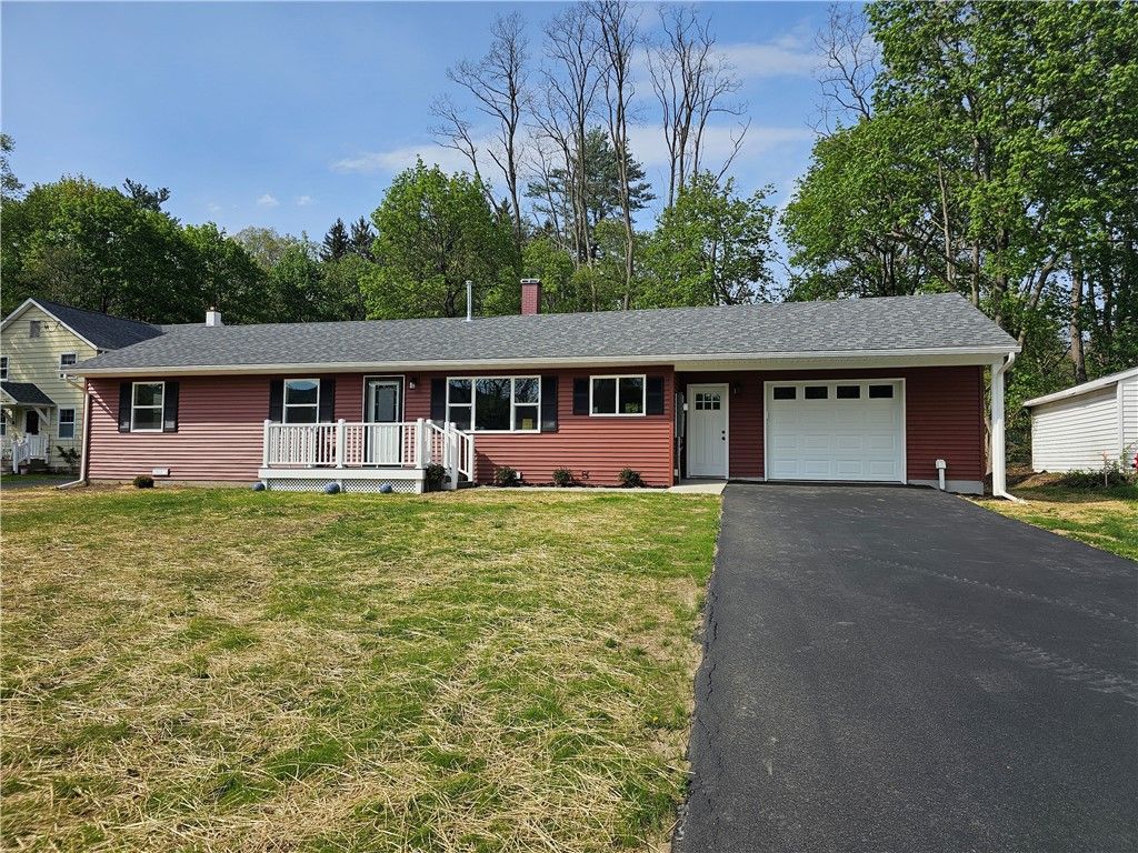 Attached, Exterior, Facade, Ranch