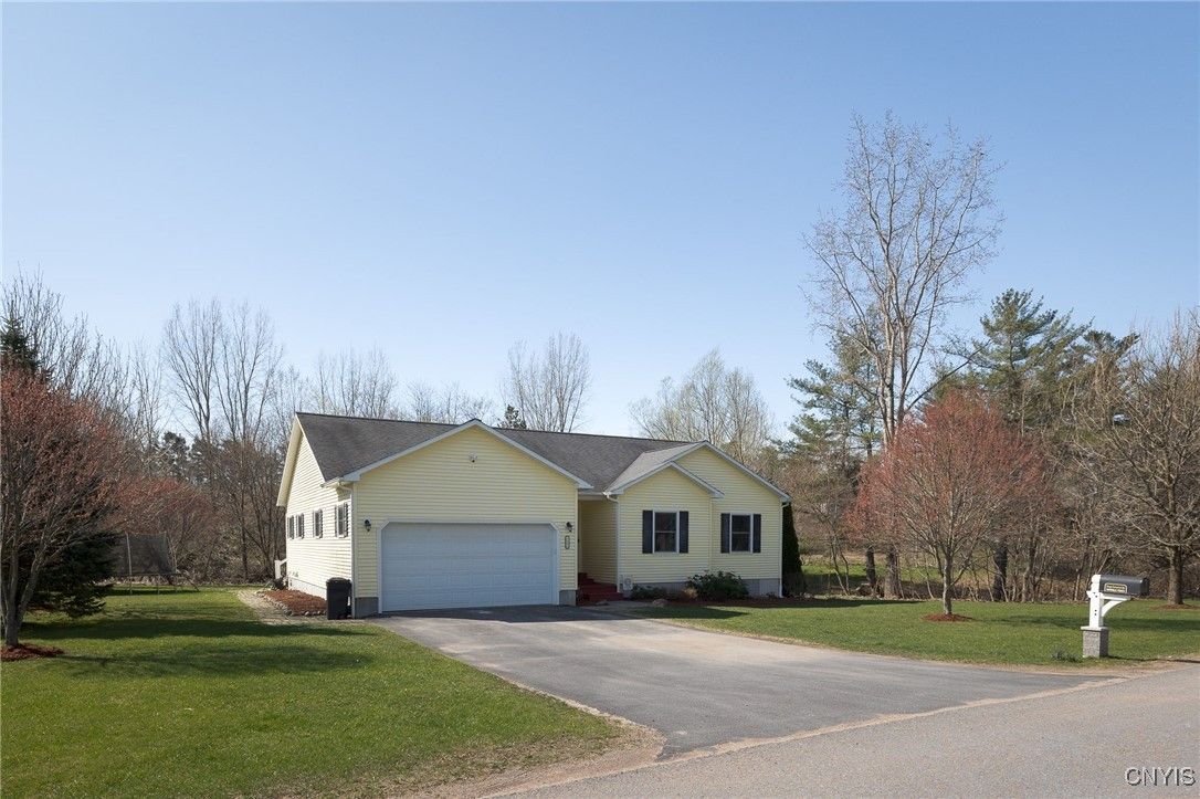 Attached, Exterior, Facade, Farmhouse