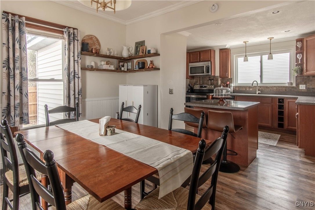 Dining room, Interior, Kitchen, Pendant Lights, Recessed Lighting, Wood Texture Flooring