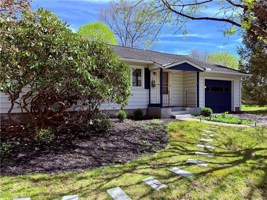 Attached, Exterior, Facade, Ranch