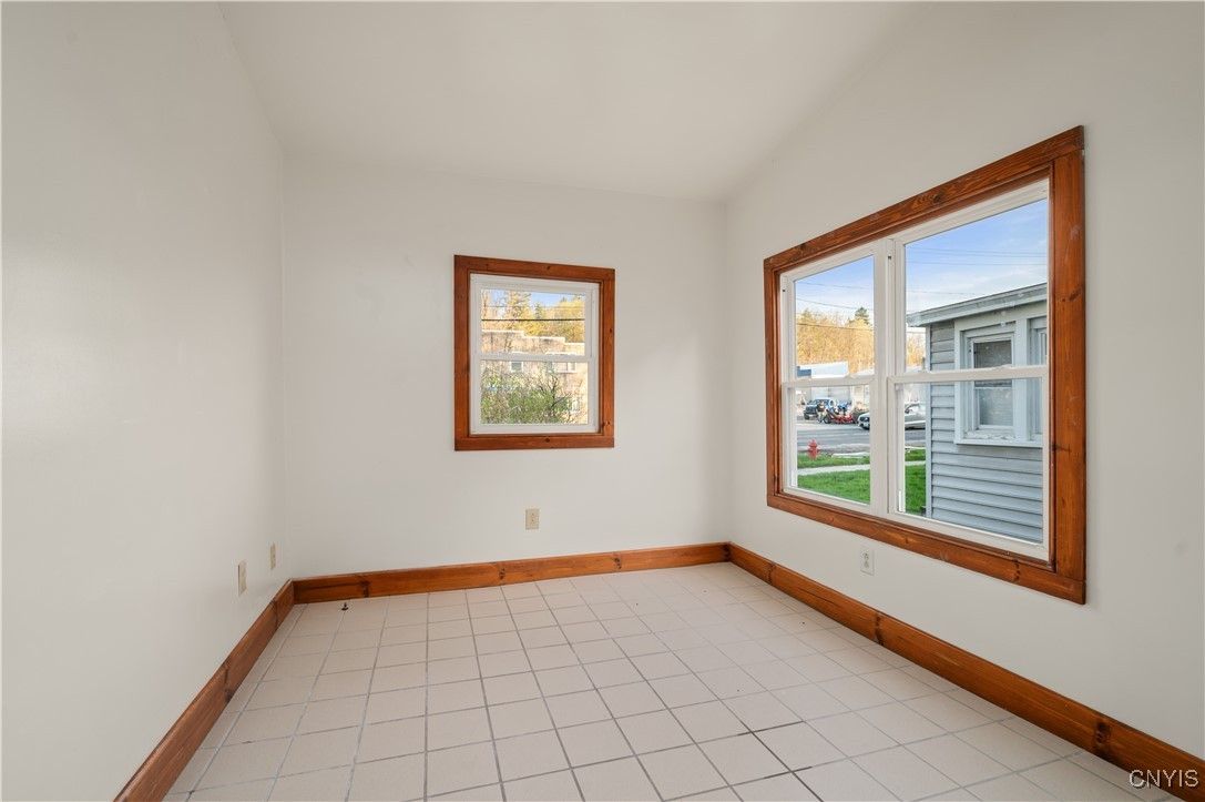 Empty room, Interior