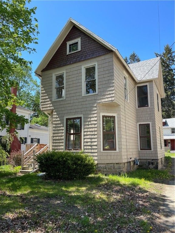 Exterior, Facade, Queen Anne Victorian