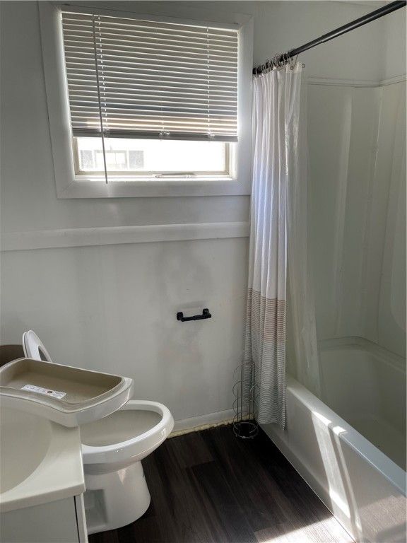 Interior, Washer, Wood Texture Flooring