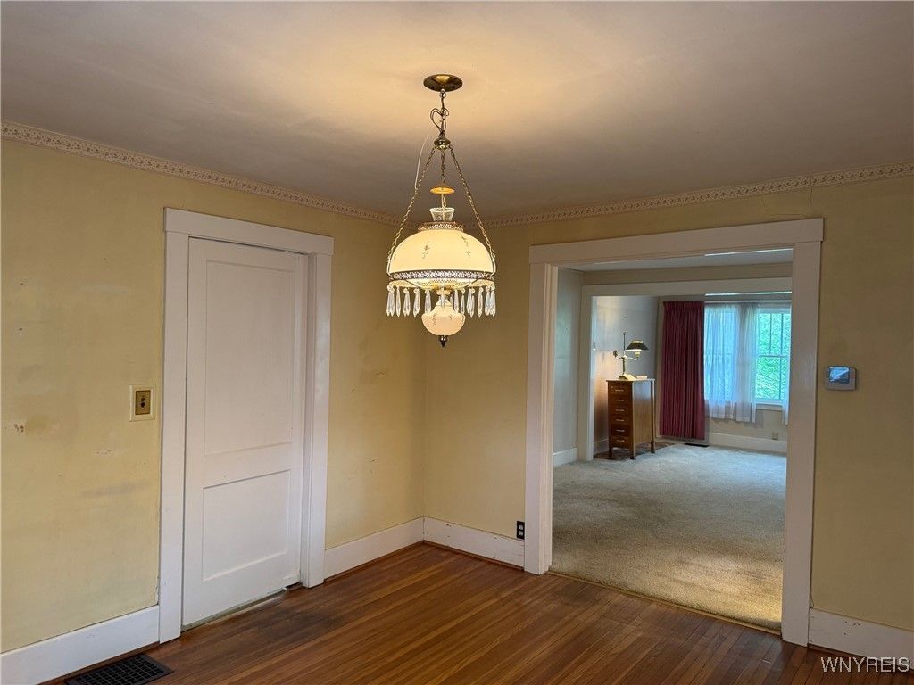 Interior, Pendant Lights, Wood Texture Flooring