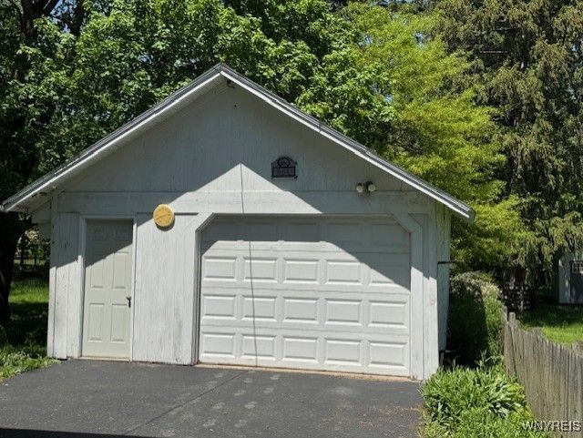 Detached Garage, Exterior
