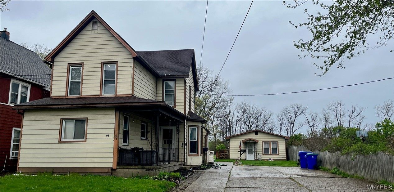 Exterior, Facade, Queen Anne Victorian