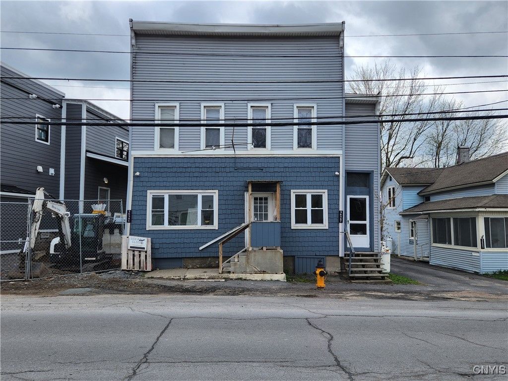 Exterior, Facade, Rowhouse