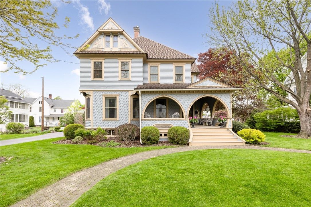 Backyard, Exterior, Facade, Queen Anne Victorian