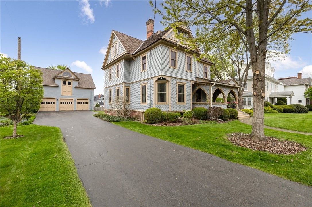 Attached, Backyard, Exterior, Facade, Queen Anne Victorian