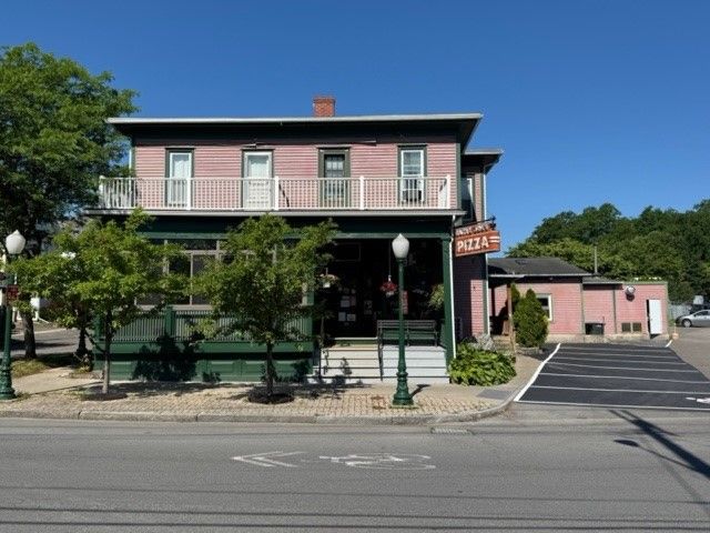 Exterior, Facade, American Foursquare