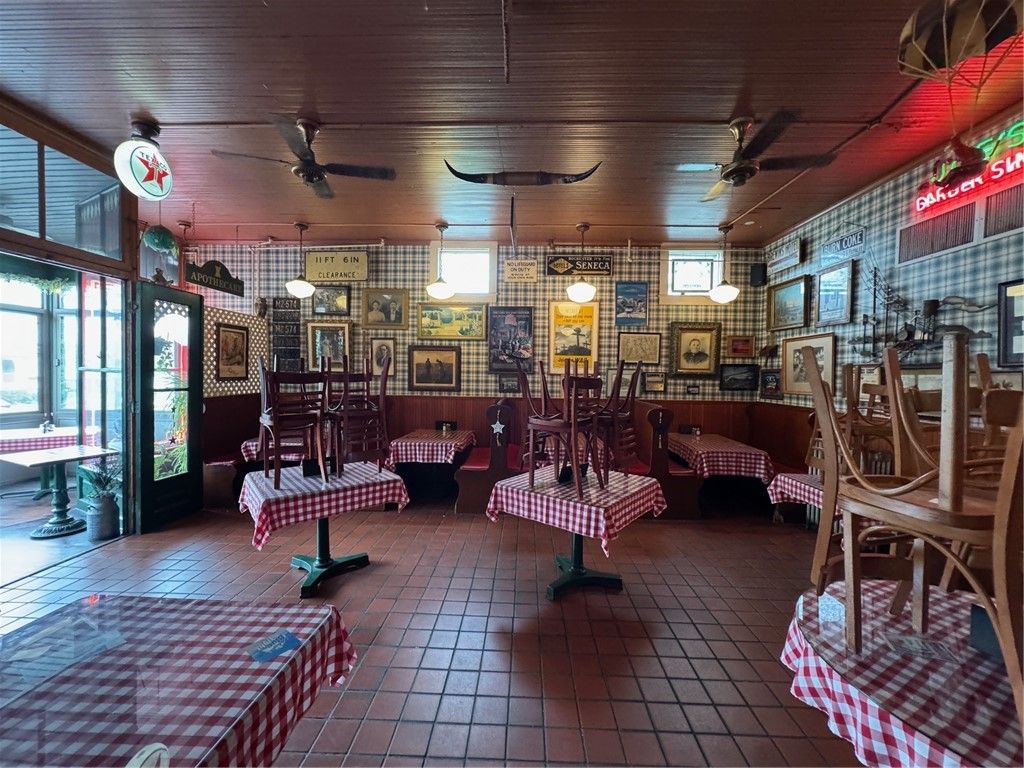 Dining room, Interior