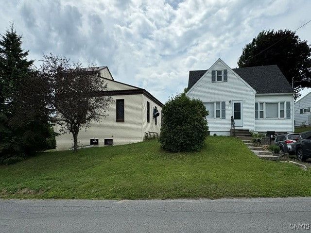 Exterior, Facade, Cape Cod