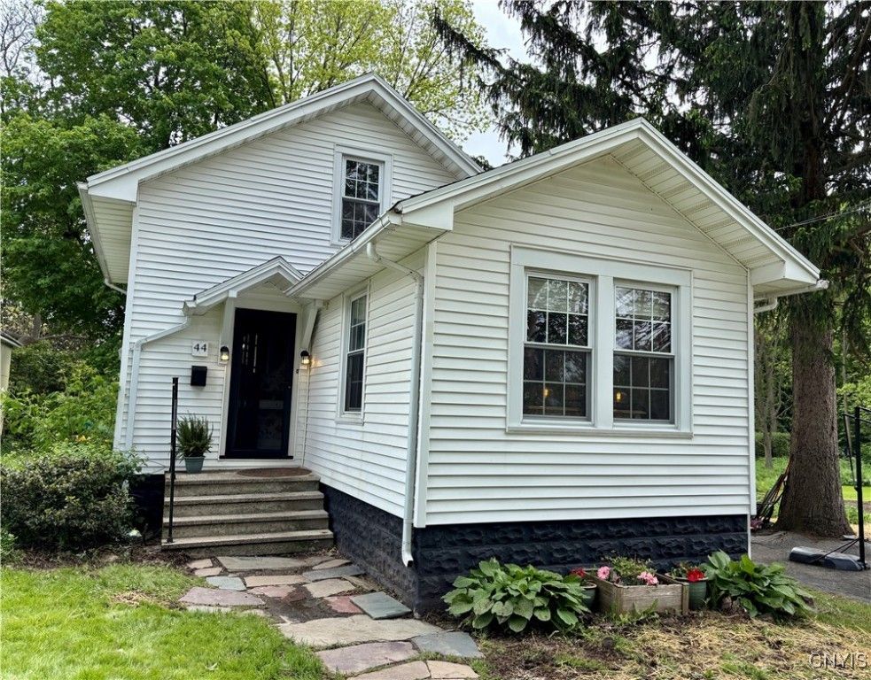 Exterior, Facade, Queen Anne Victorian