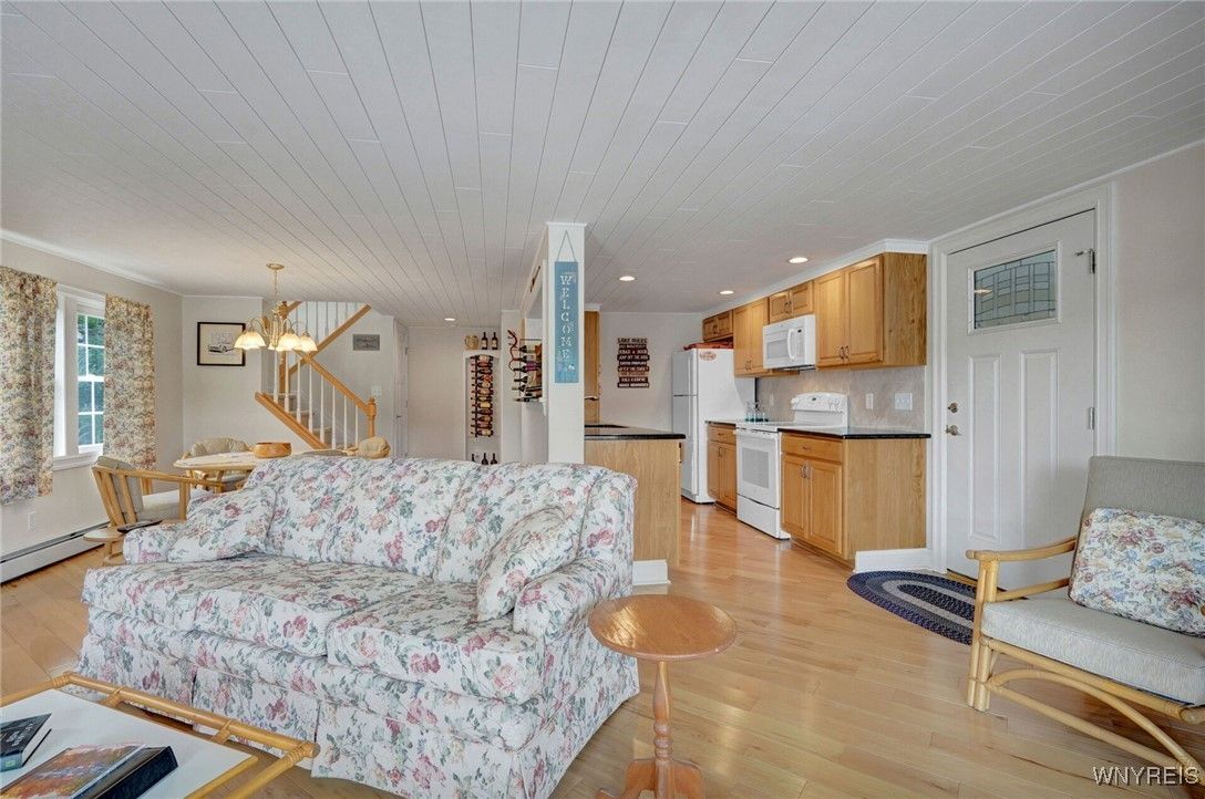 Dining room, Interior, Kitchen, Pendant Lights, Recessed Lighting, Wood Texture Flooring