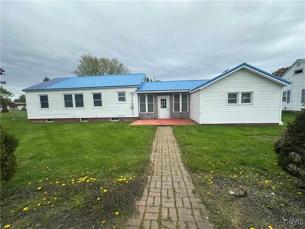 Backyard, Exterior, Facade, Ranch