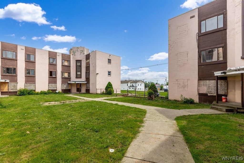 Backyard, Exterior, Facade, Rowhouse
