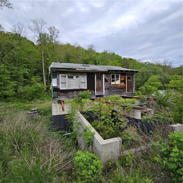 Exterior, Facade, None