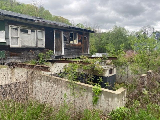 Exterior, Facade, None