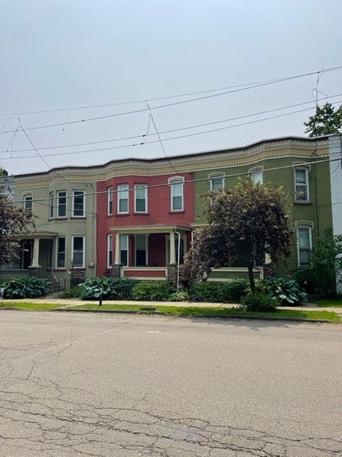 Exterior, Facade, Rowhouse