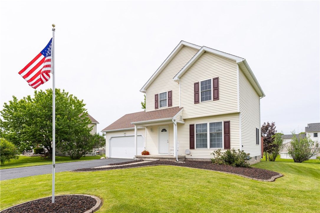 Attached, Exterior, Facade, Farmhouse