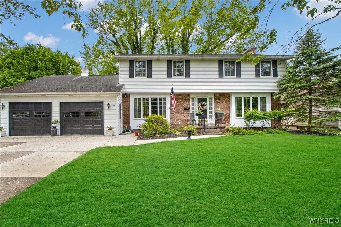 Attached, Exterior, Facade, Brick Facade, Split Level