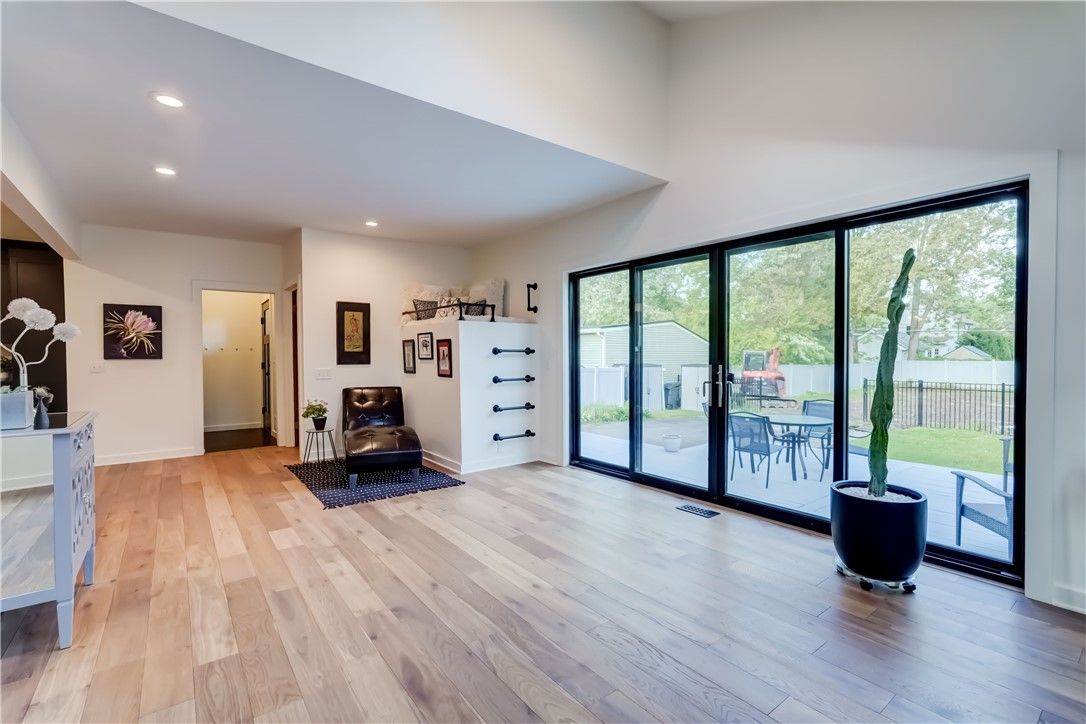 Interior, Recessed Lighting, Wood Texture Flooring