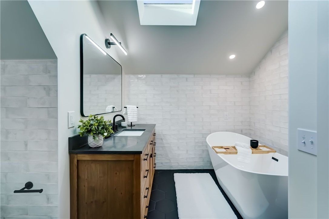 Bathroom, Dual Sink Vanities, Free Standing Baths, Interior, Recessed Lighting