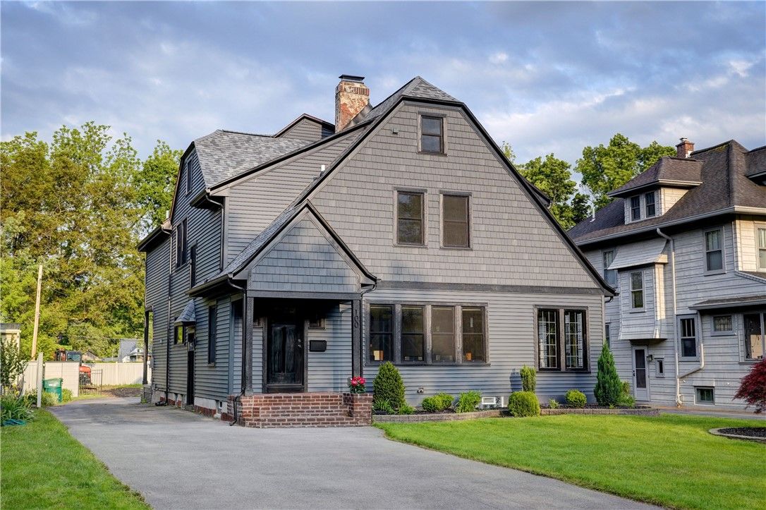 Exterior, Facade, Farmhouse