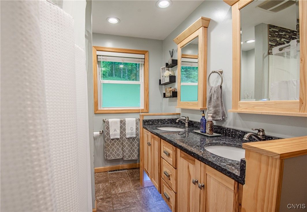 Bathroom, Dual Sink Vanities, Interior, Recessed Lighting