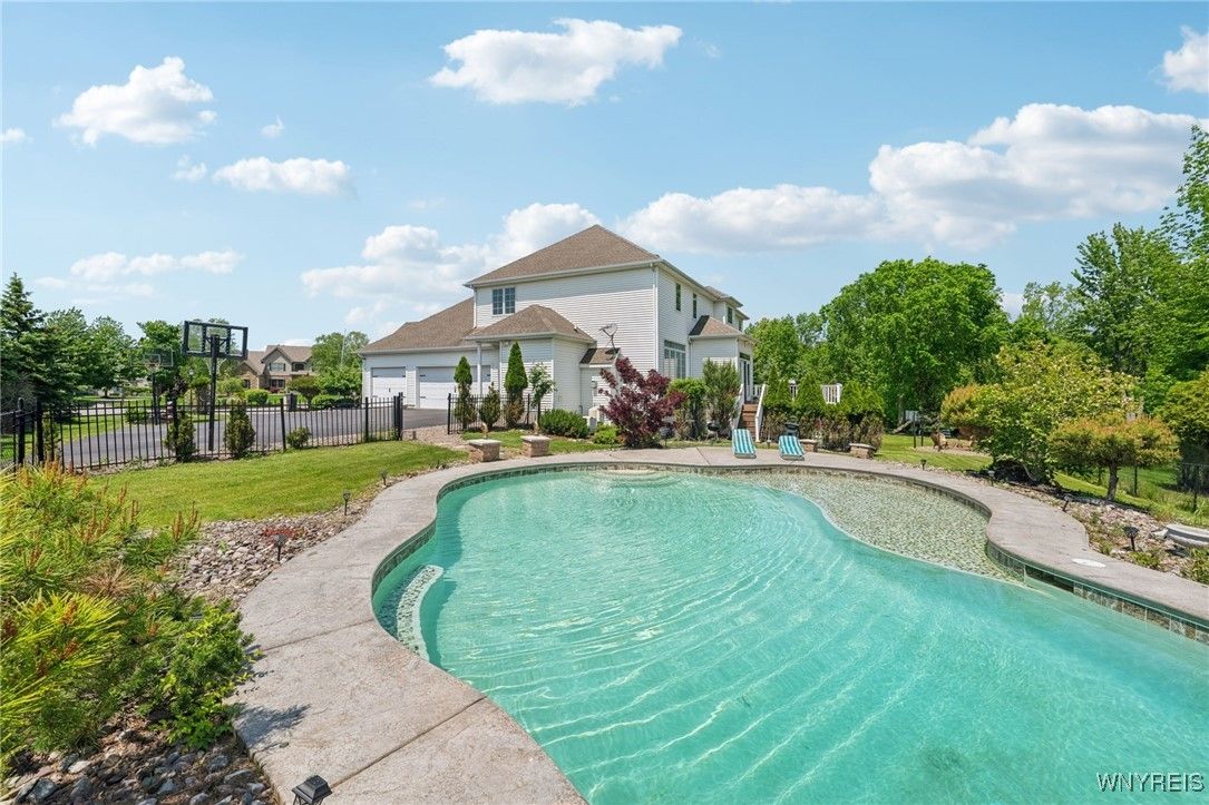 Exterior, Pool