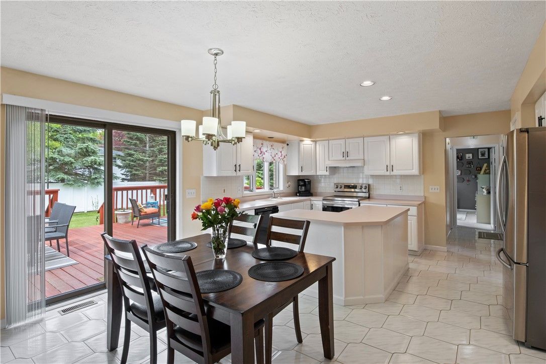 Chandelier, Dining room, Interior, Kitchen, Pendant Lights, Recessed Lighting, Stainless Steel Appliances