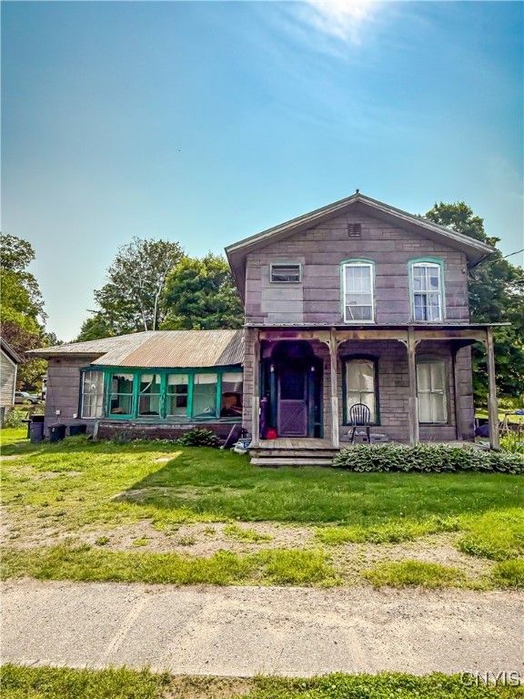 Exterior, Facade, Queen Anne Victorian