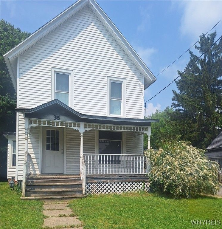 Exterior, Facade, Queen Anne Victorian