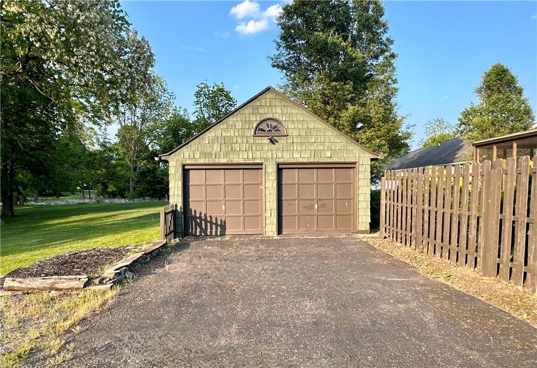 Detached Garage, Exterior
