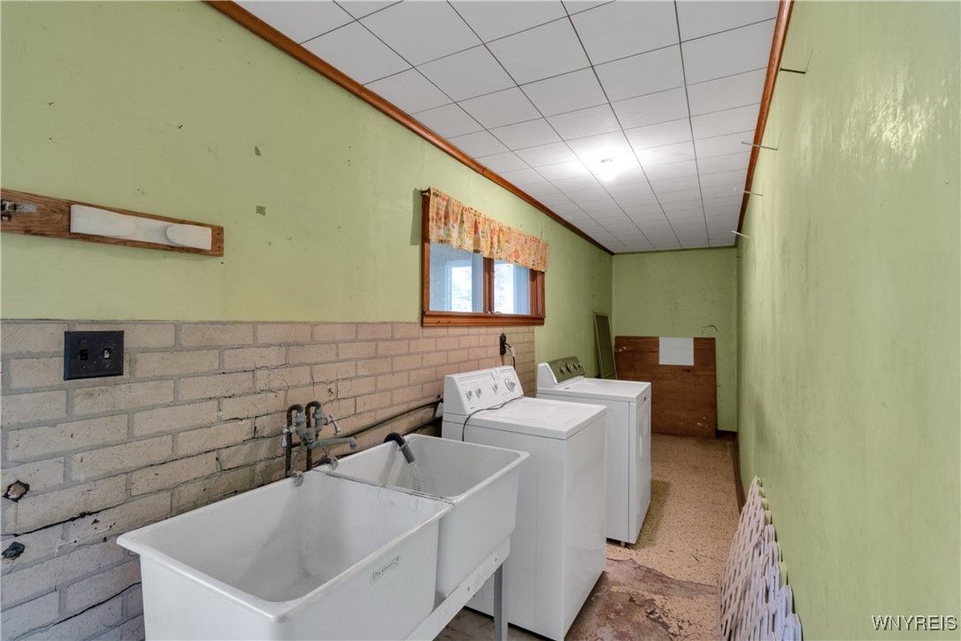 Interior, Stone Walls, Washer