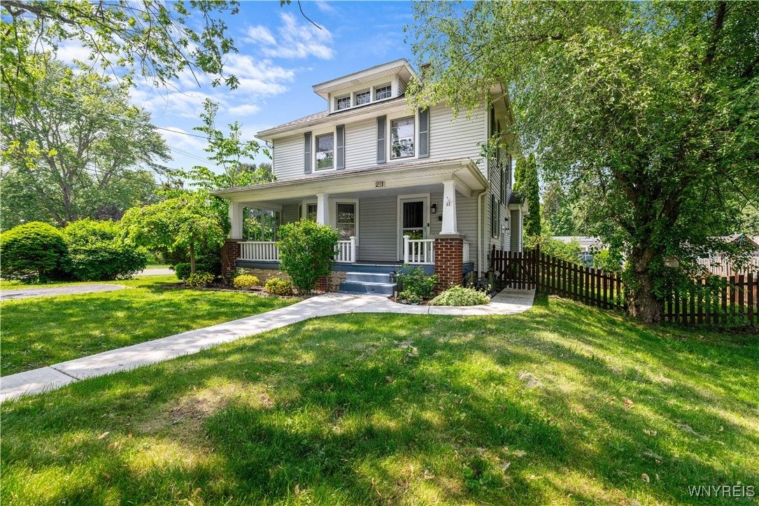 Backyard, Exterior, Facade, American Foursquare