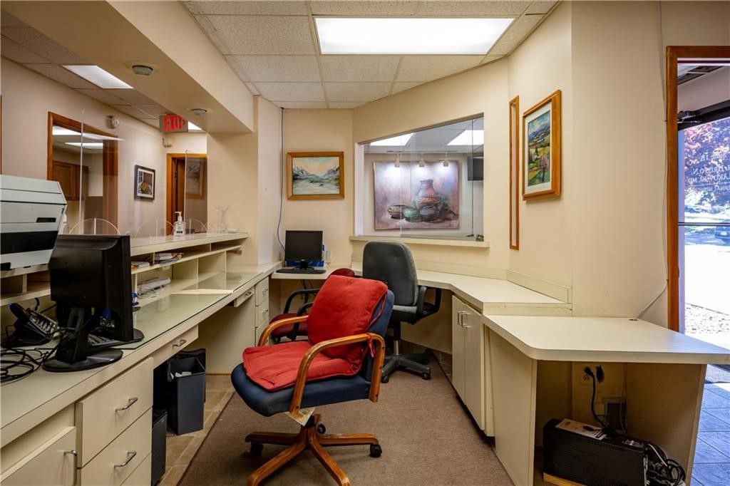 Home Office, Interior